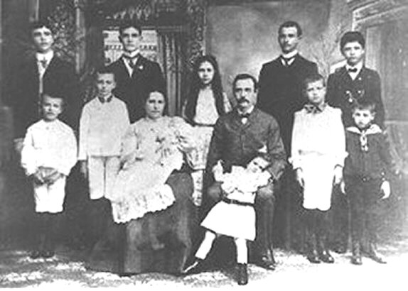 Tomas Robinson Bours Goyeneche & Family